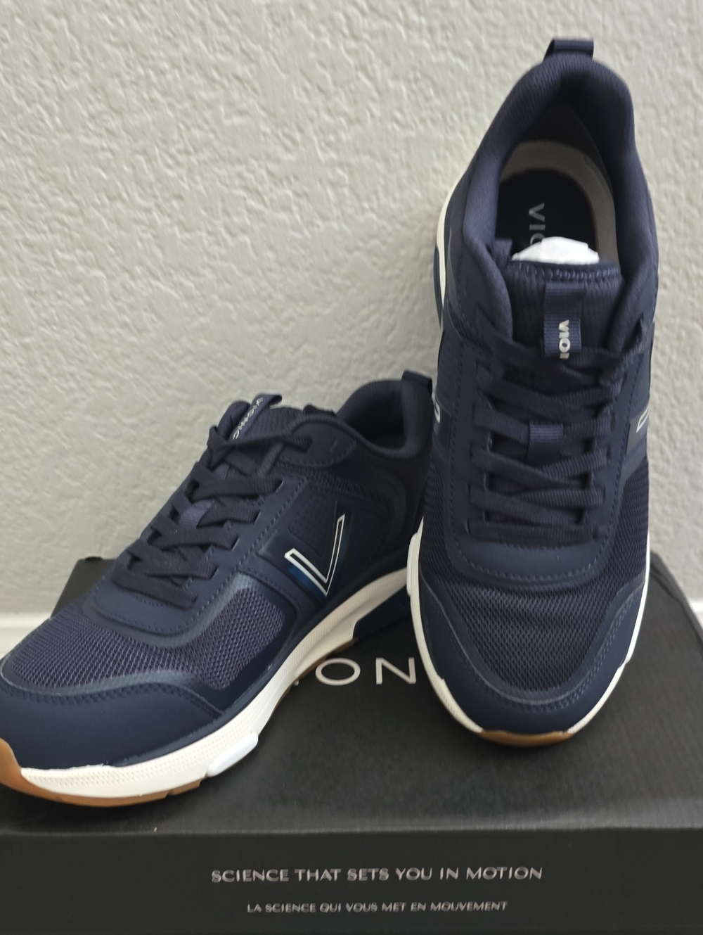 Vionic Women’s Navy Athletic Lace-Up Sneakers